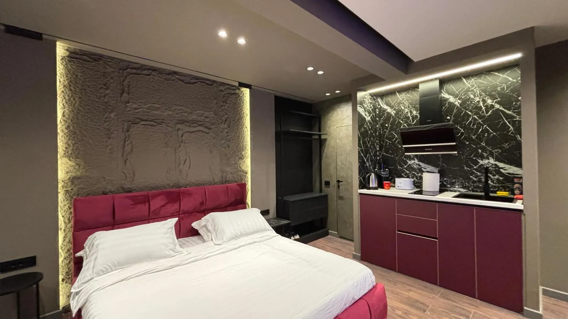 Luxury Boutique Apartments / City Center Tiran