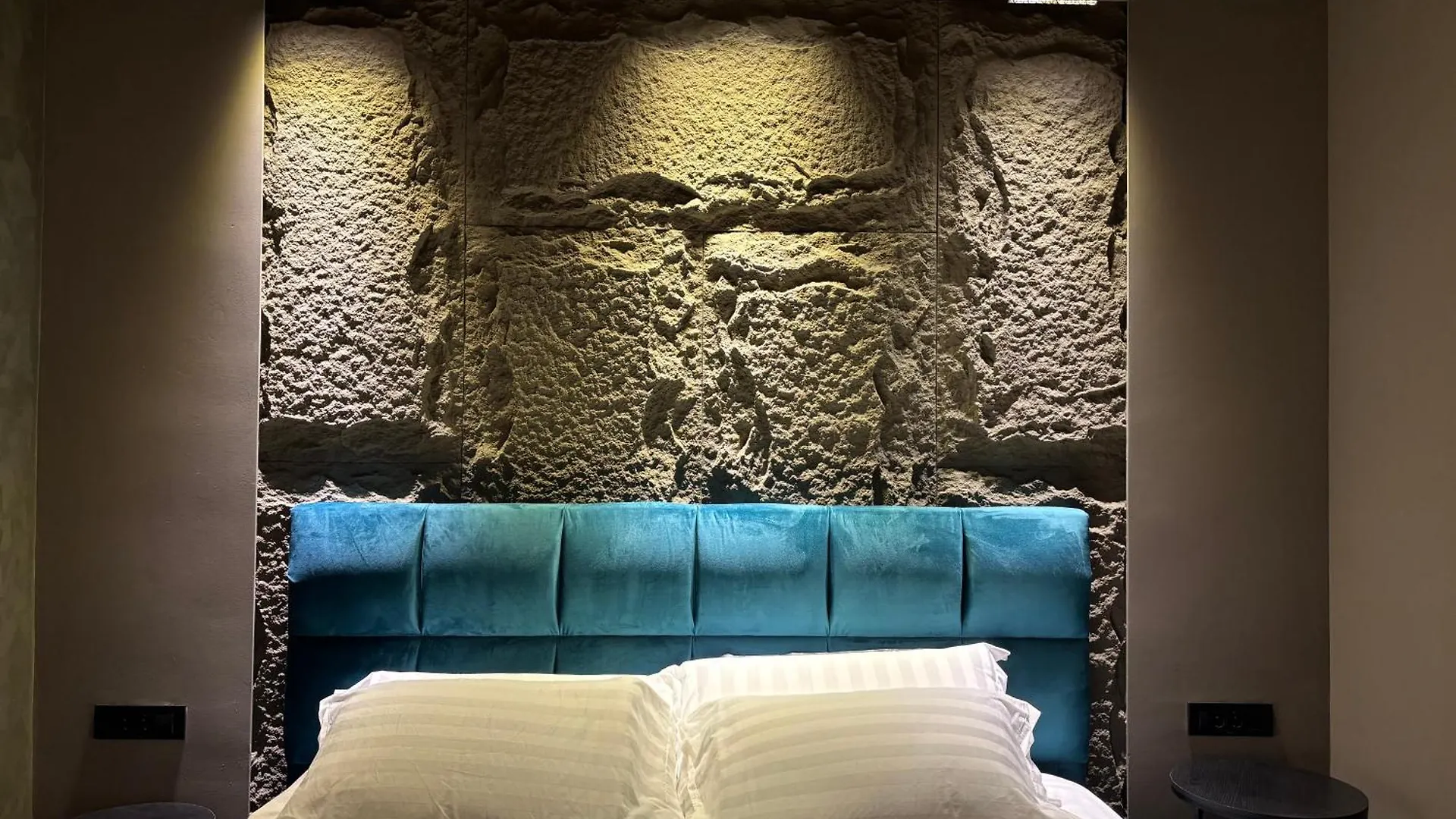 Luxury Boutique Apartments / City Center Tiran