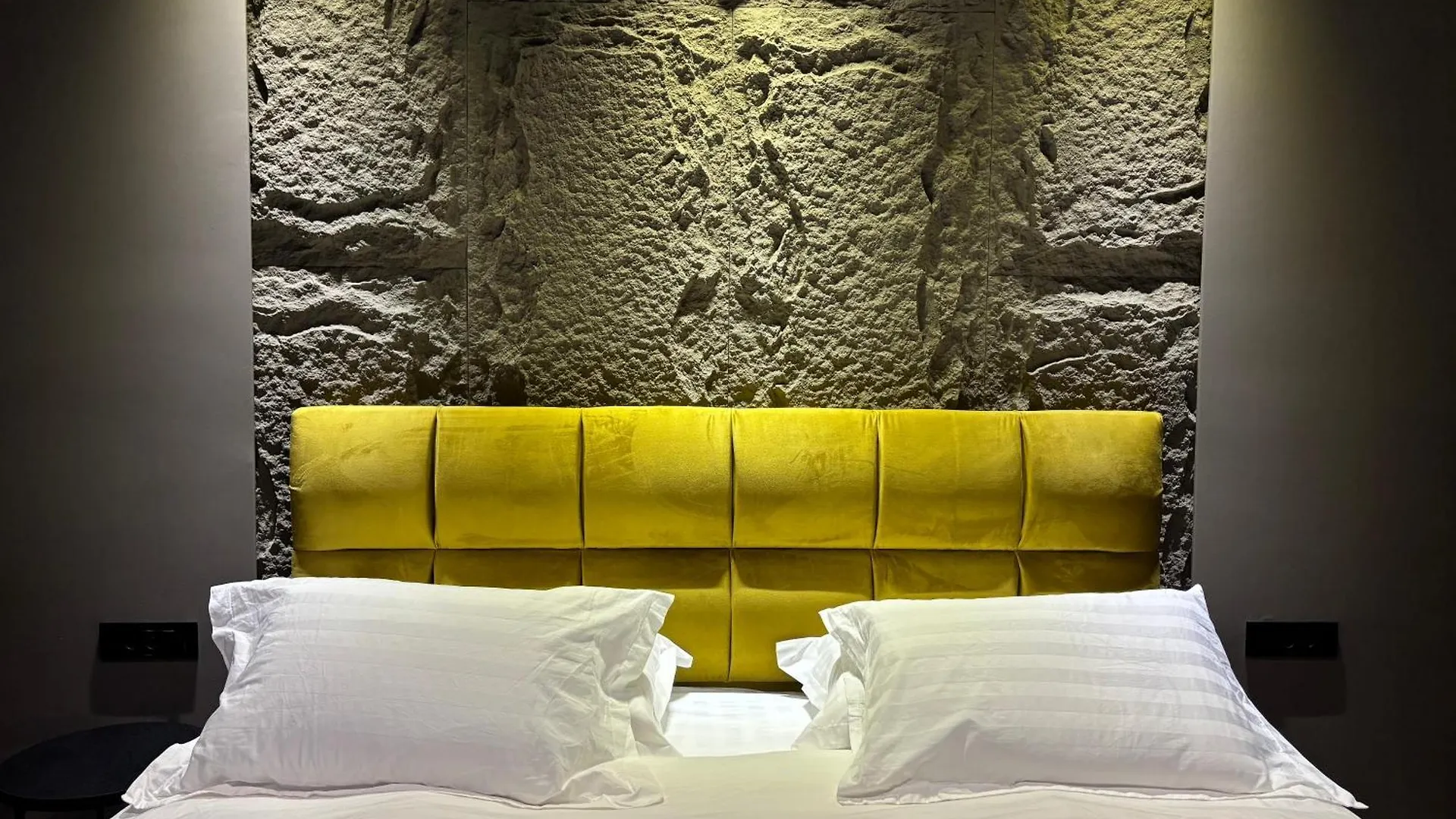 Luxury Boutique Apartments / City Center Tiran